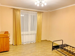 У продажу 4-кімнатна квартира по вул.Харківська 3/2 з ремонтом, меблями та технікою. фото 11